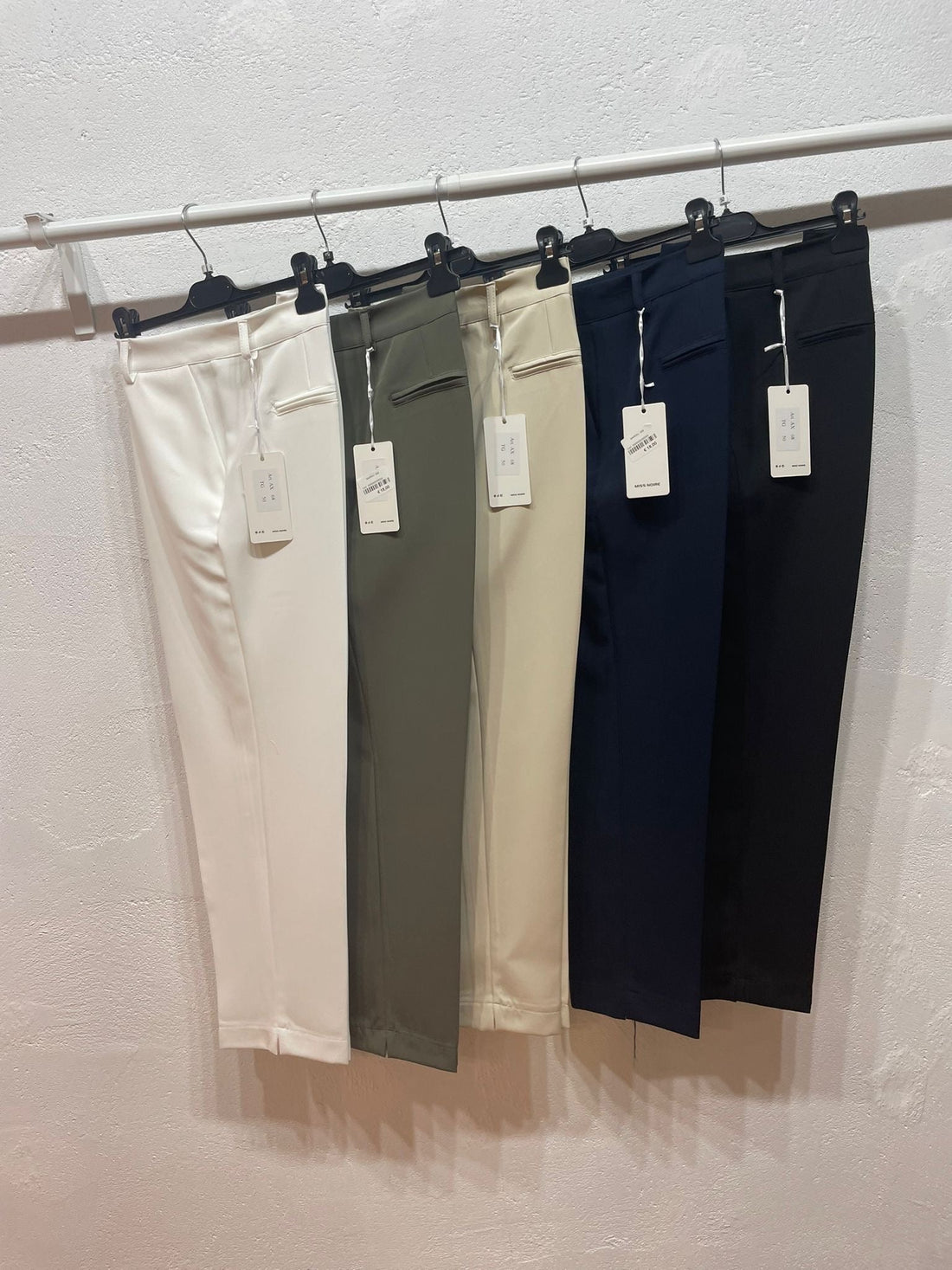 Pantalone Albania
